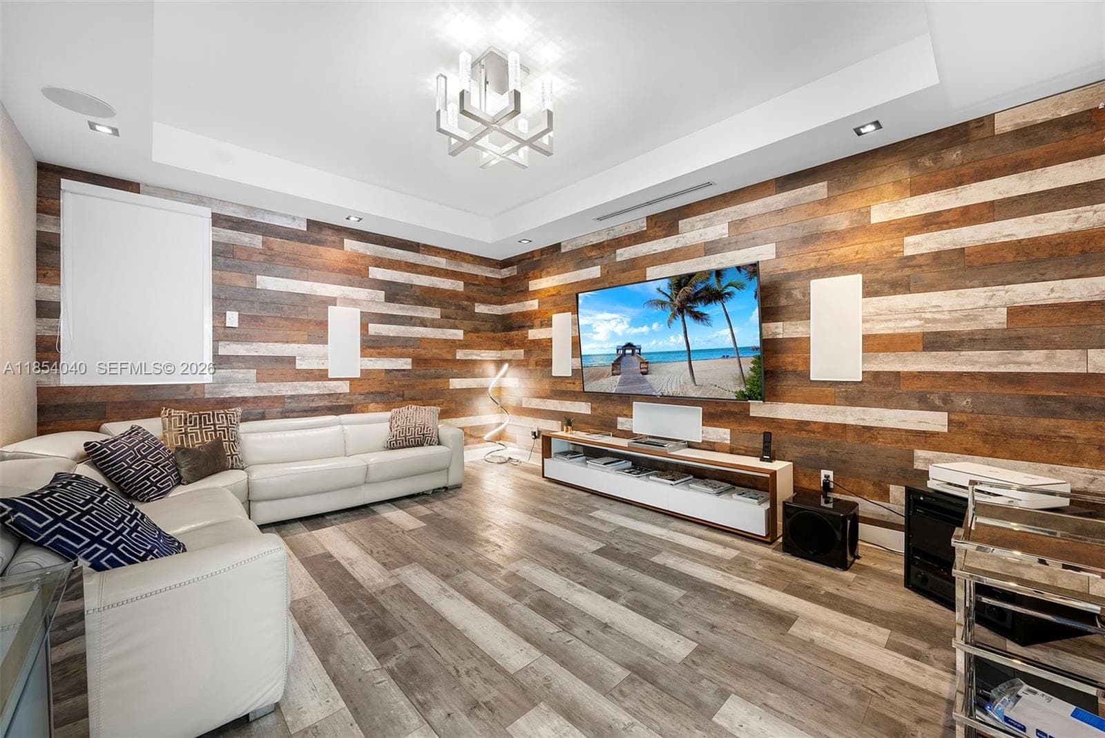 300 Royal Plaza Dr