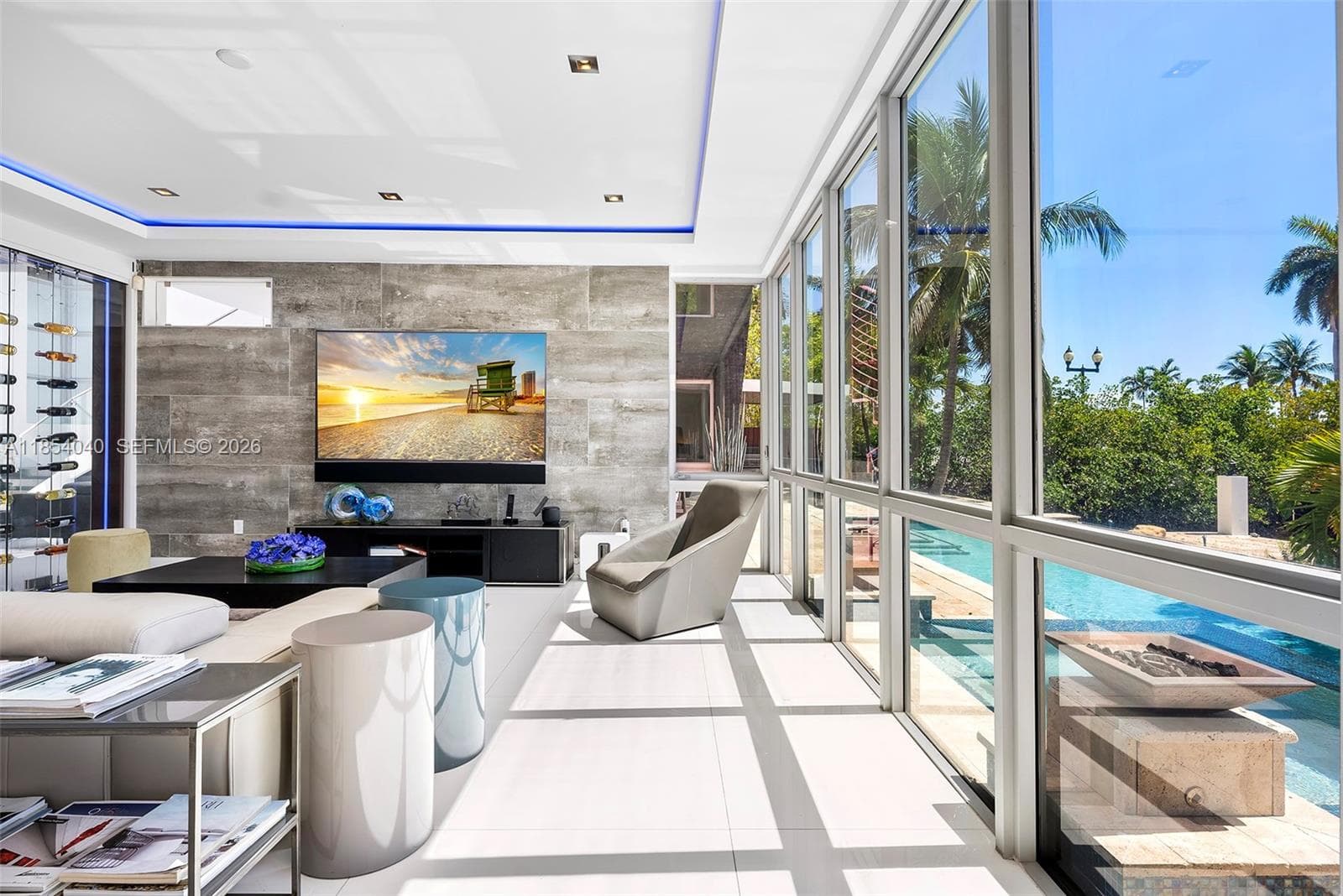 300 Royal Plaza Dr