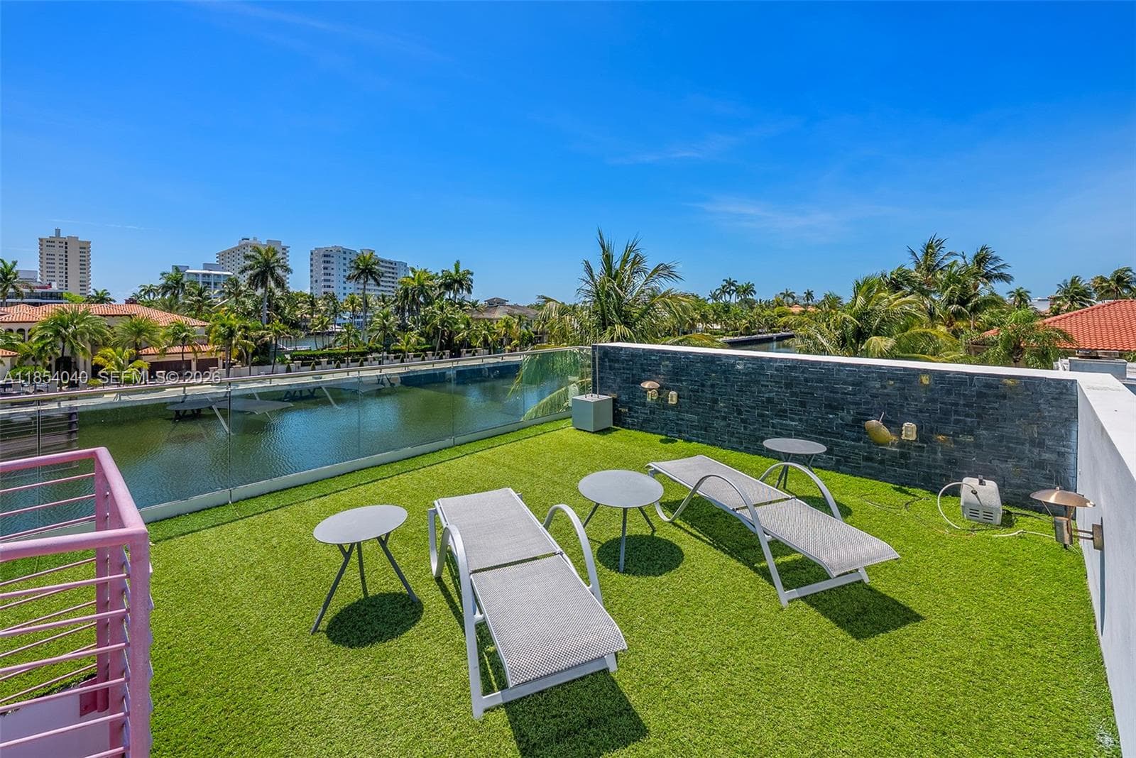 300 Royal Plaza Dr