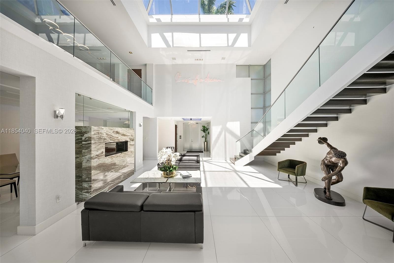 300 Royal Plaza Dr