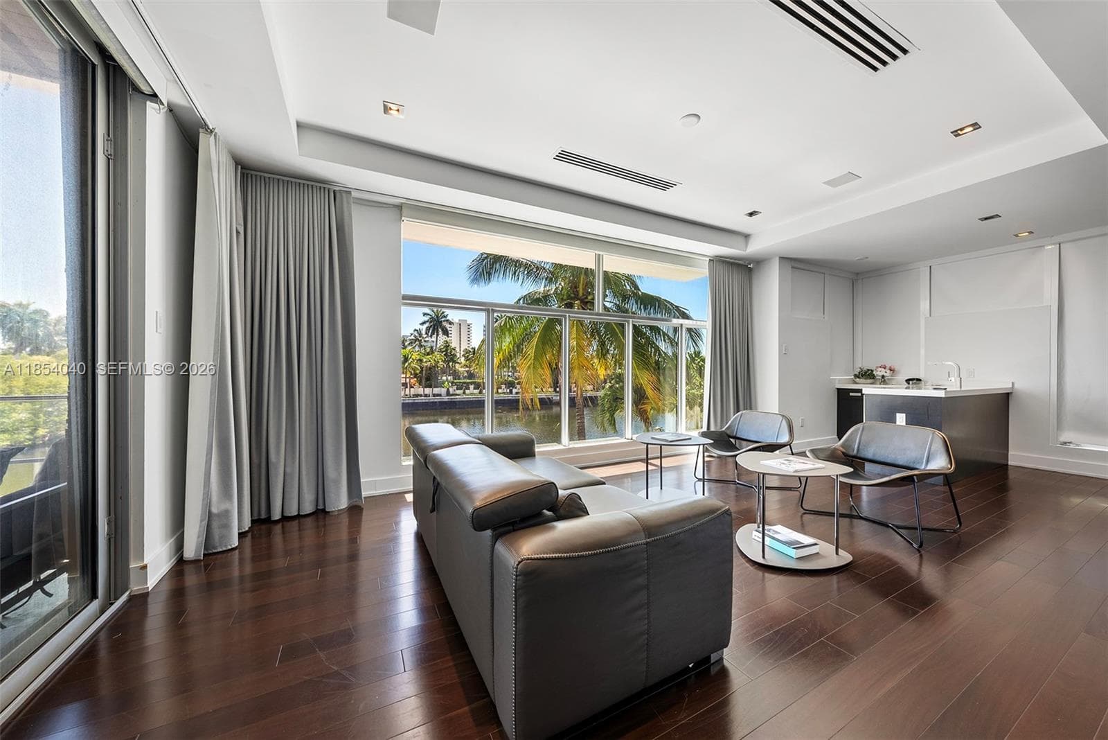 300 Royal Plaza Dr