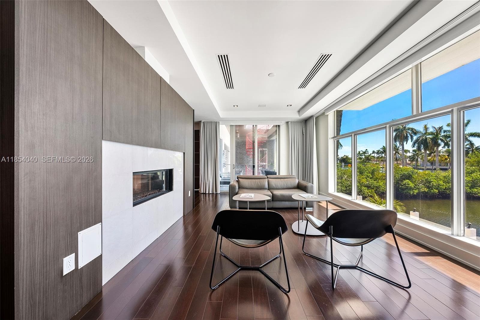 300 Royal Plaza Dr