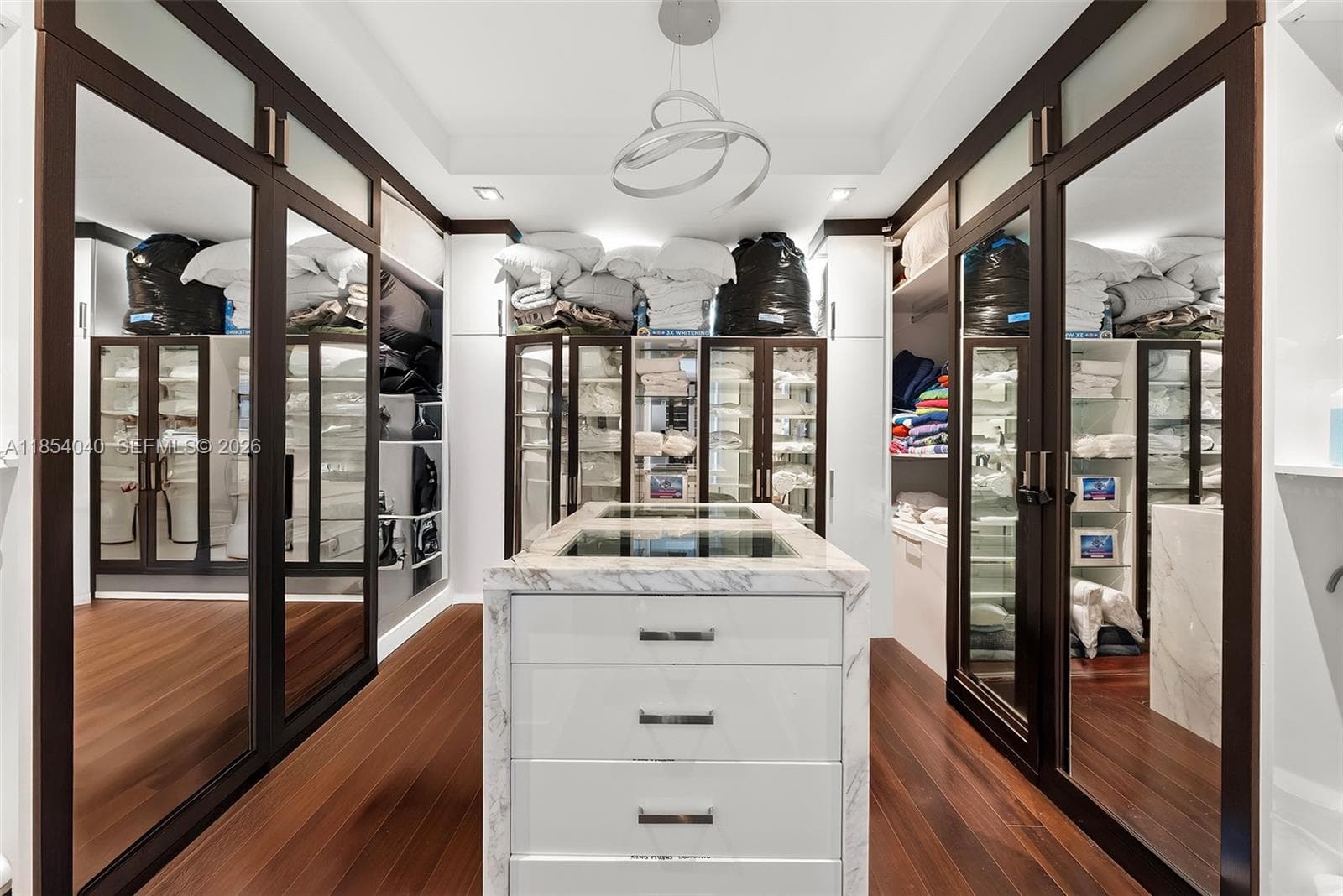 300 Royal Plaza Dr