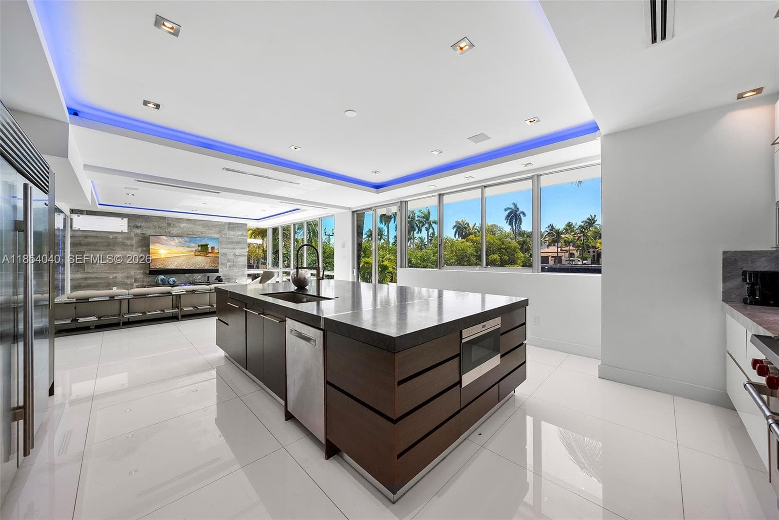 300 Royal Plaza Dr