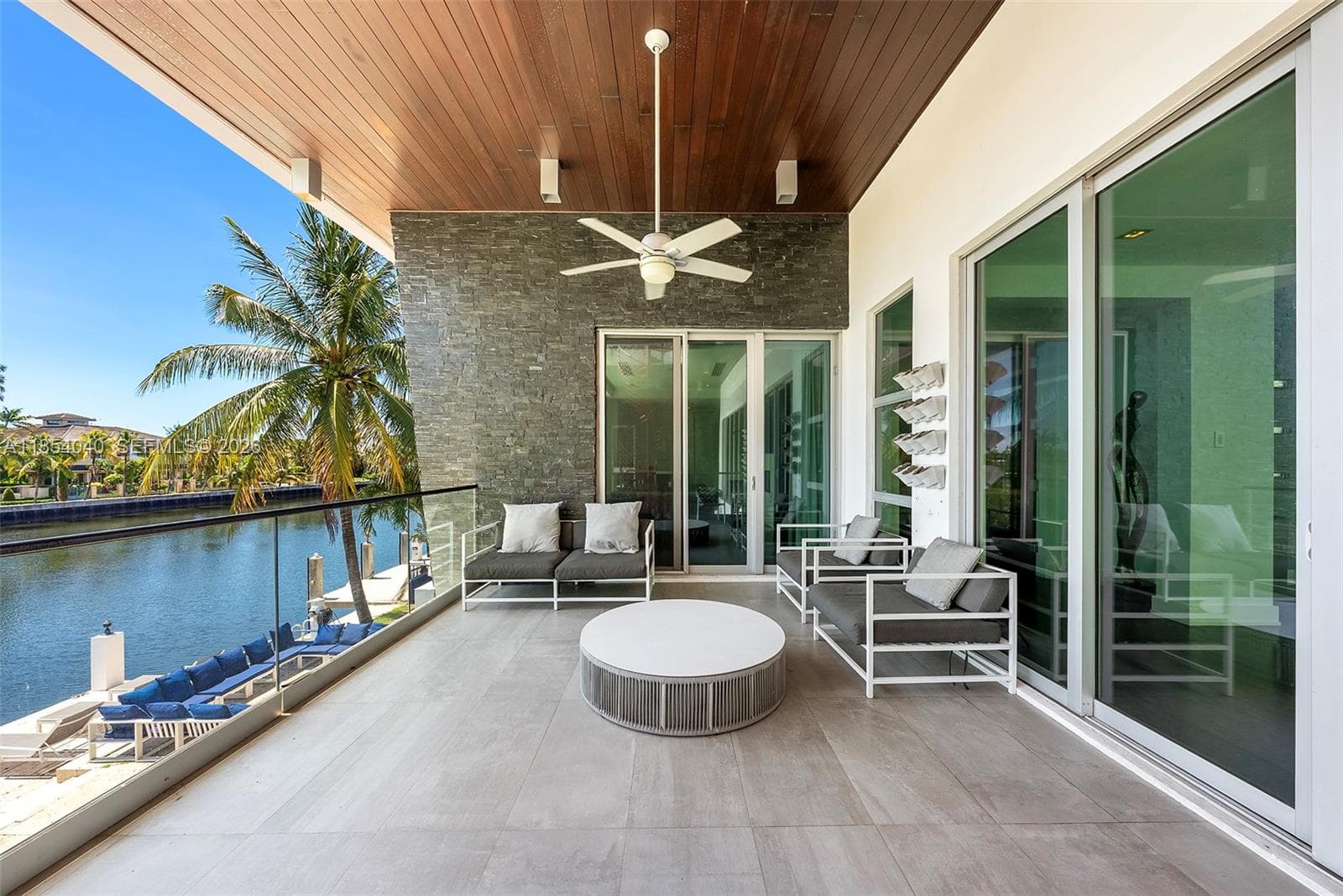 300 Royal Plaza Dr