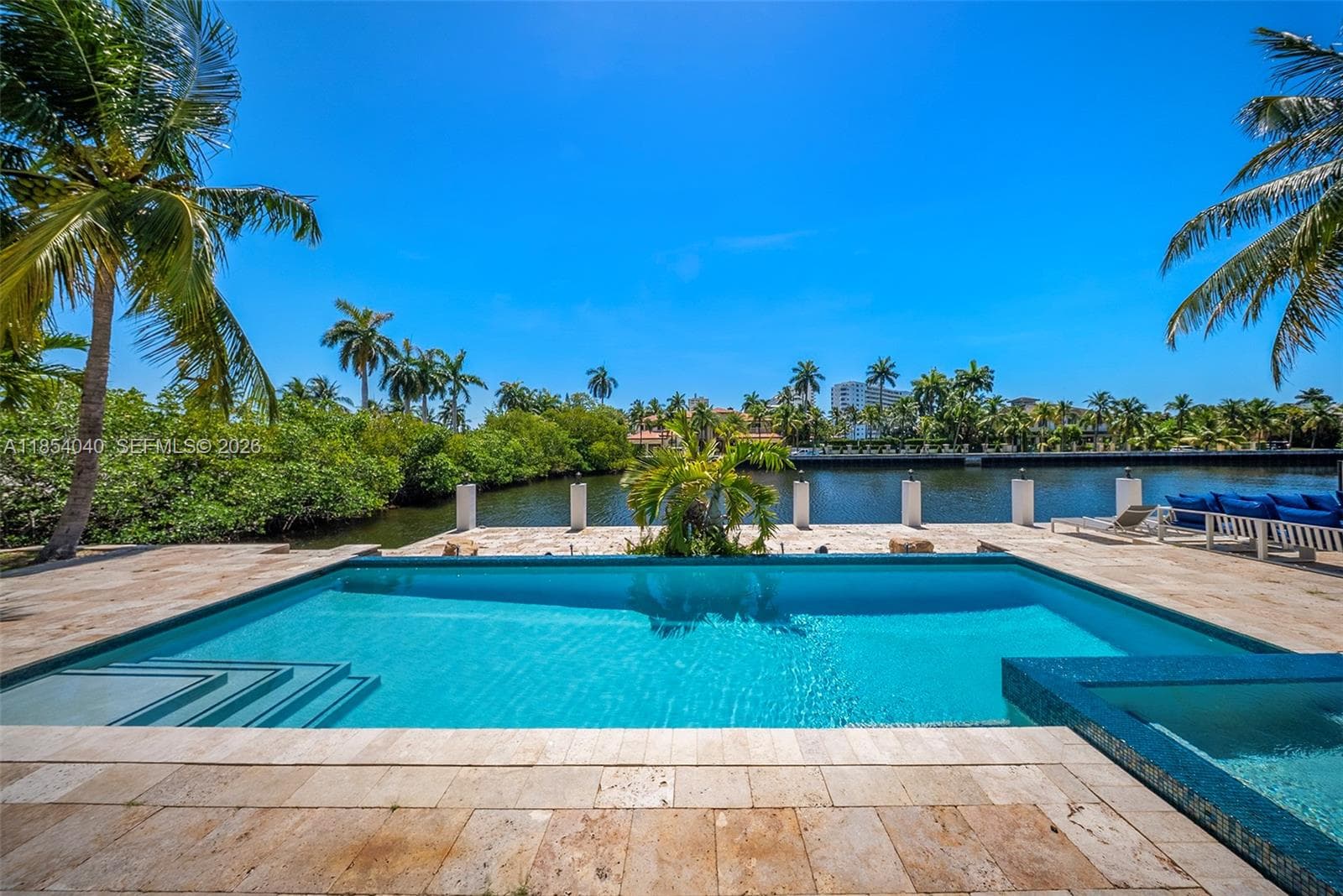 300 Royal Plaza Dr