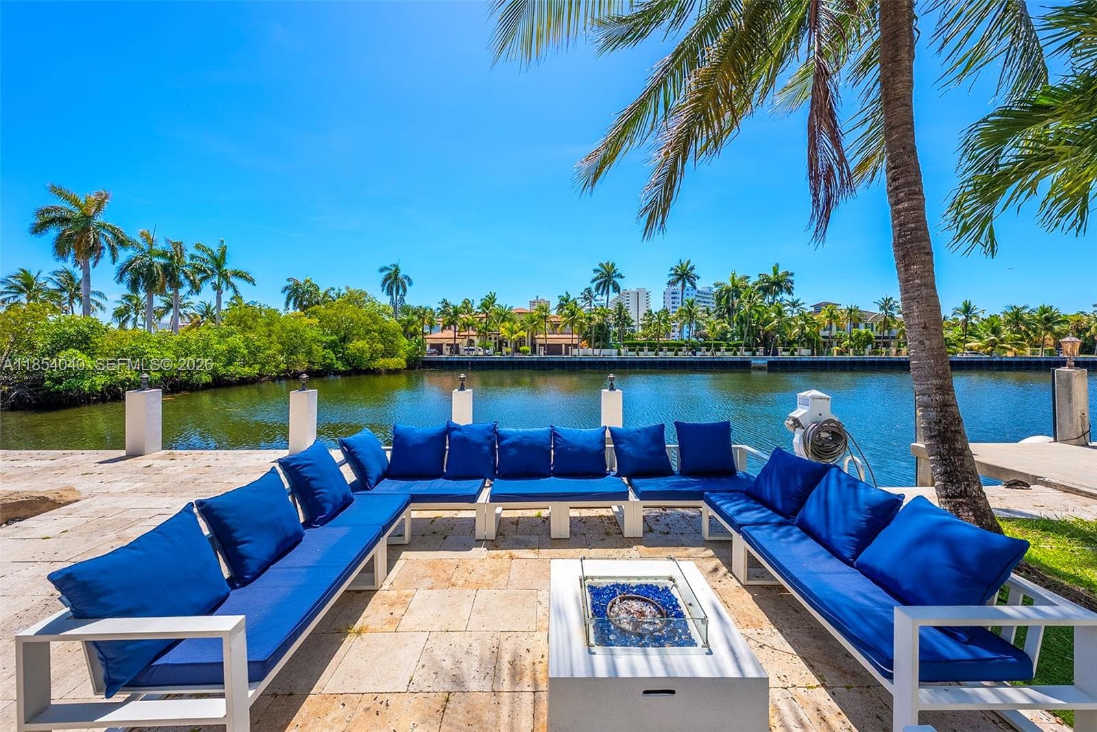 300 Royal Plaza Dr