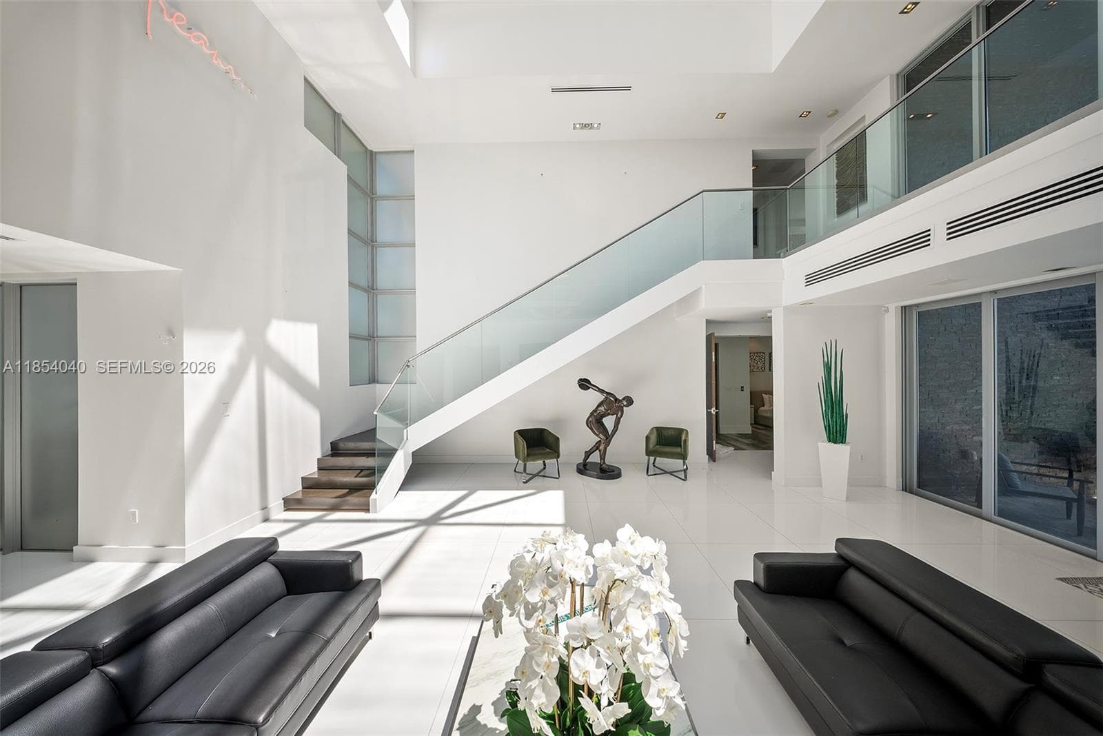 300 Royal Plaza Dr