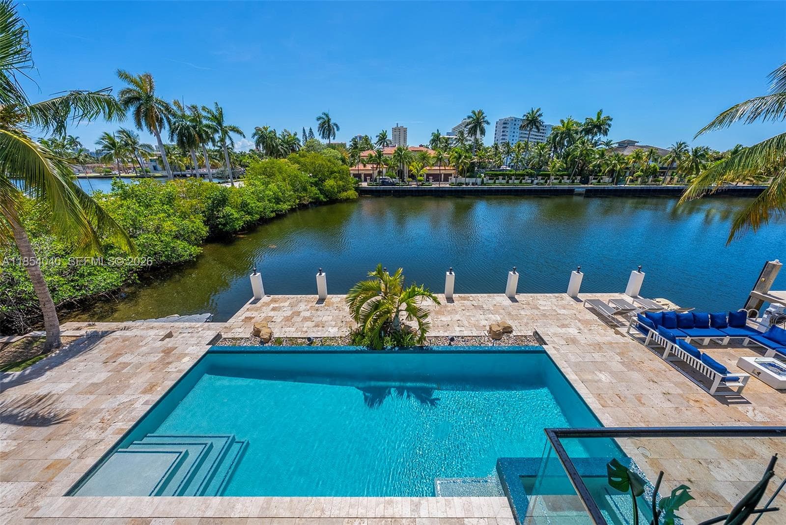 300 Royal Plaza Dr