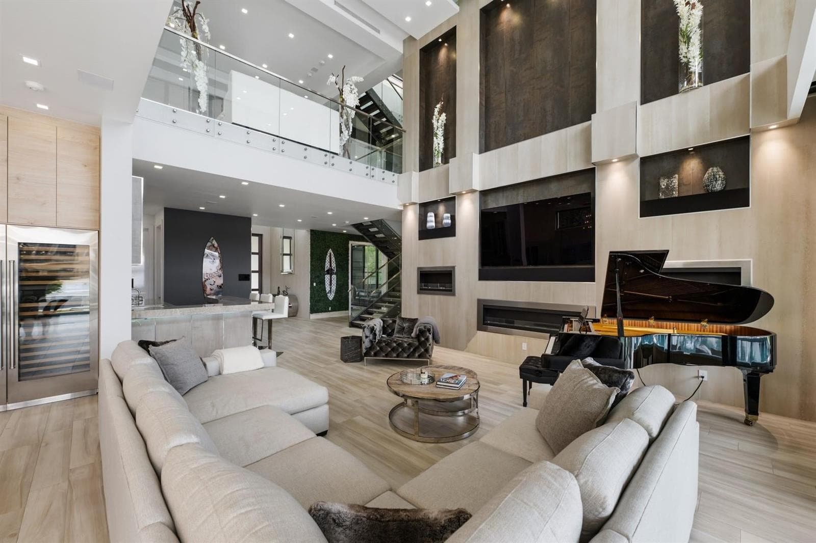 2437 Delmar Pl