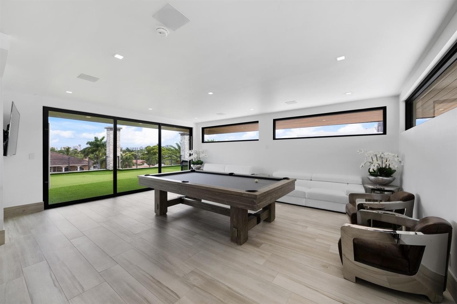 2437 Delmar Pl