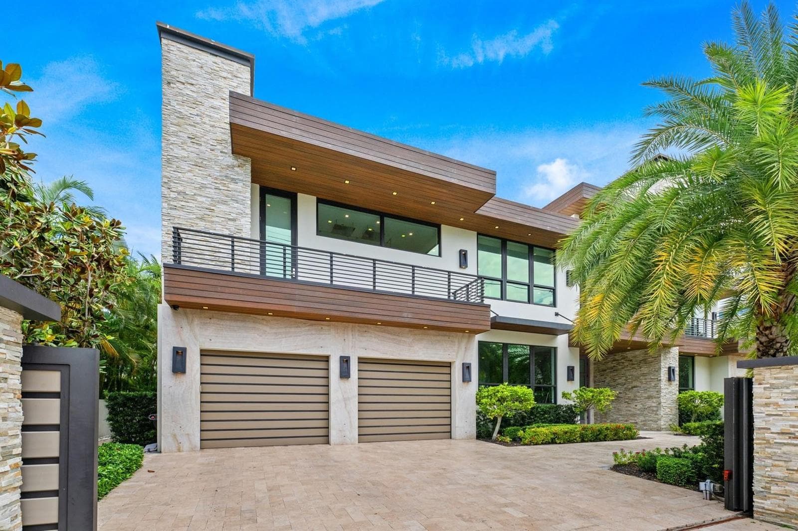 2437 Delmar Pl
