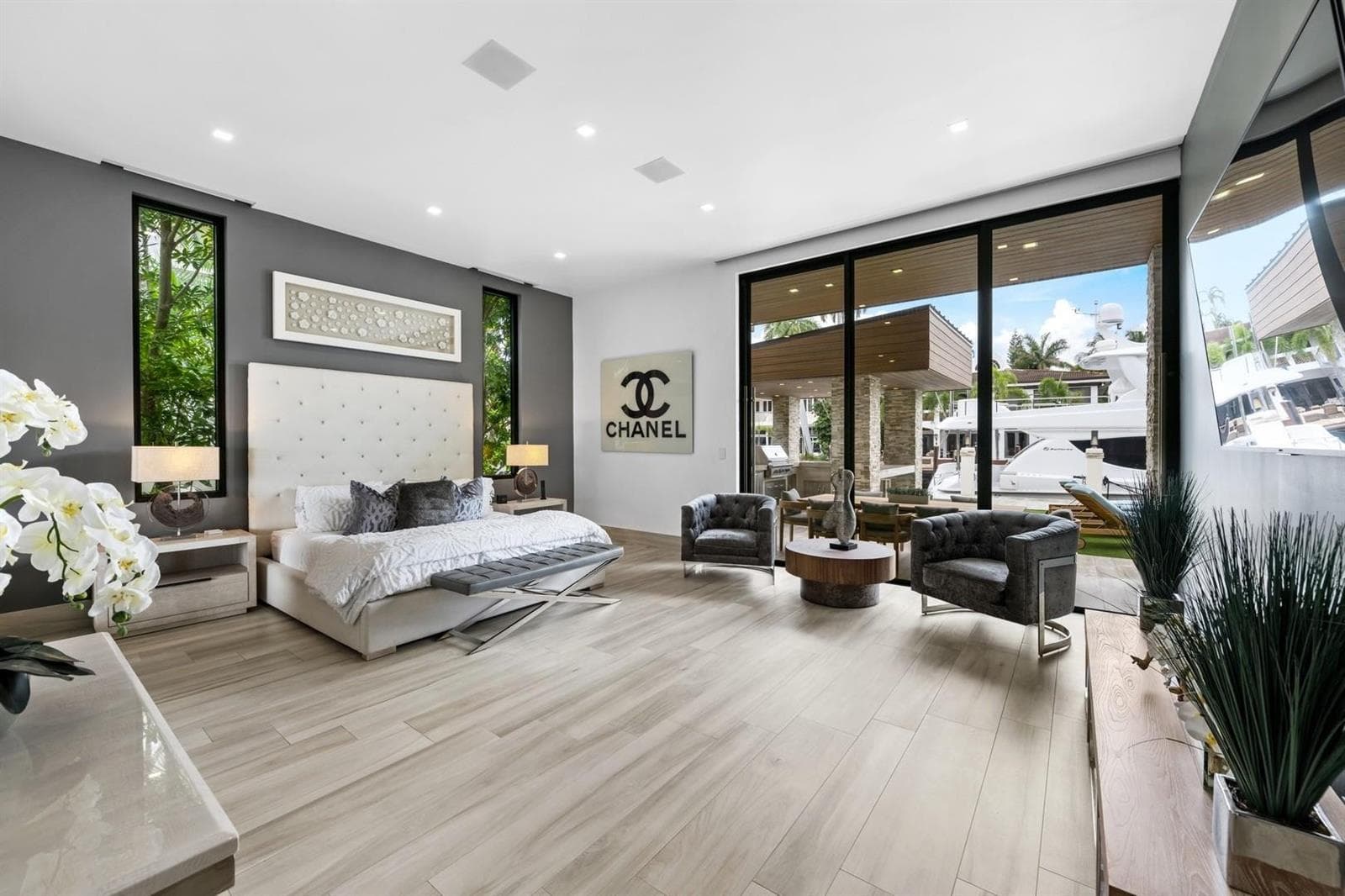 2437 Delmar Pl
