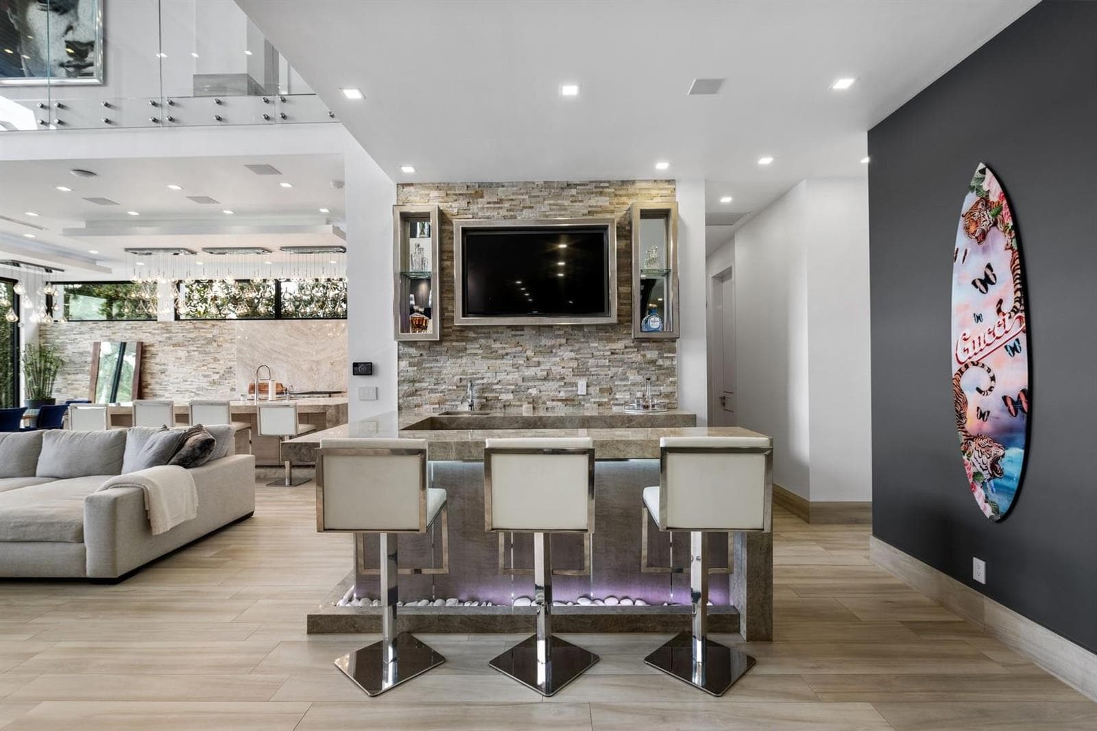 2437 Delmar Pl
