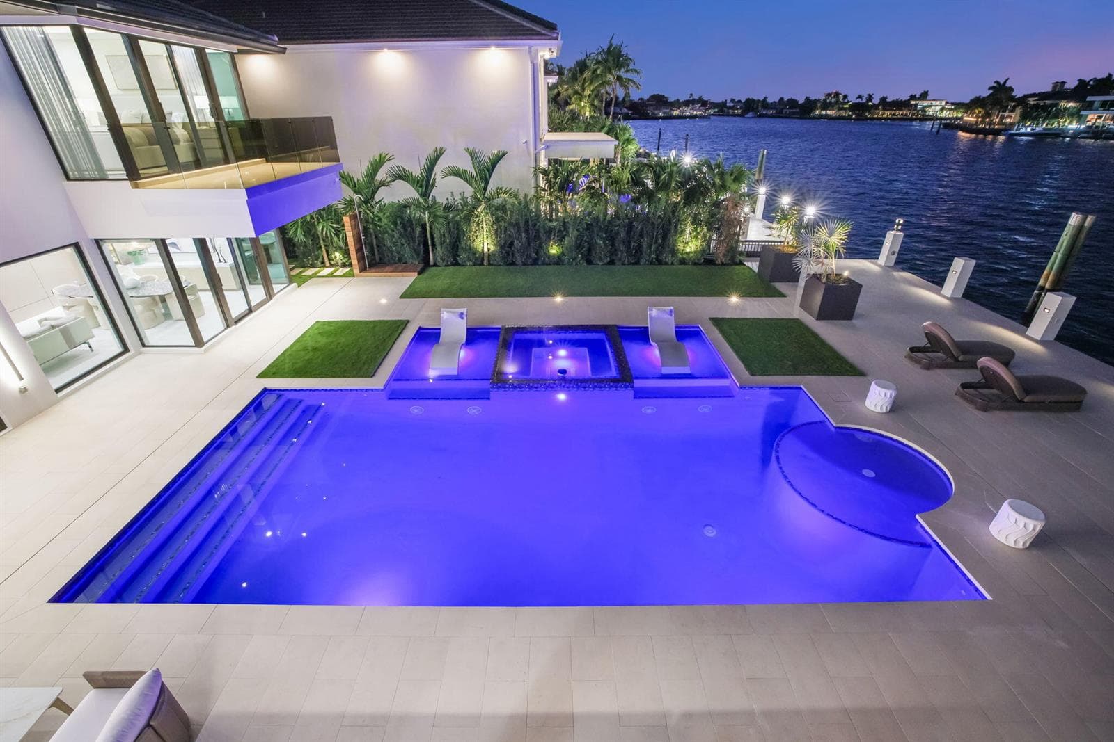 2533 Aqua Vista Blvd