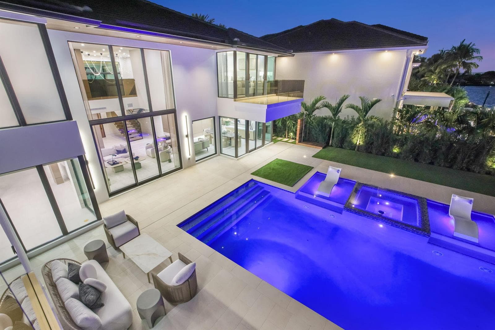 2533 Aqua Vista Blvd