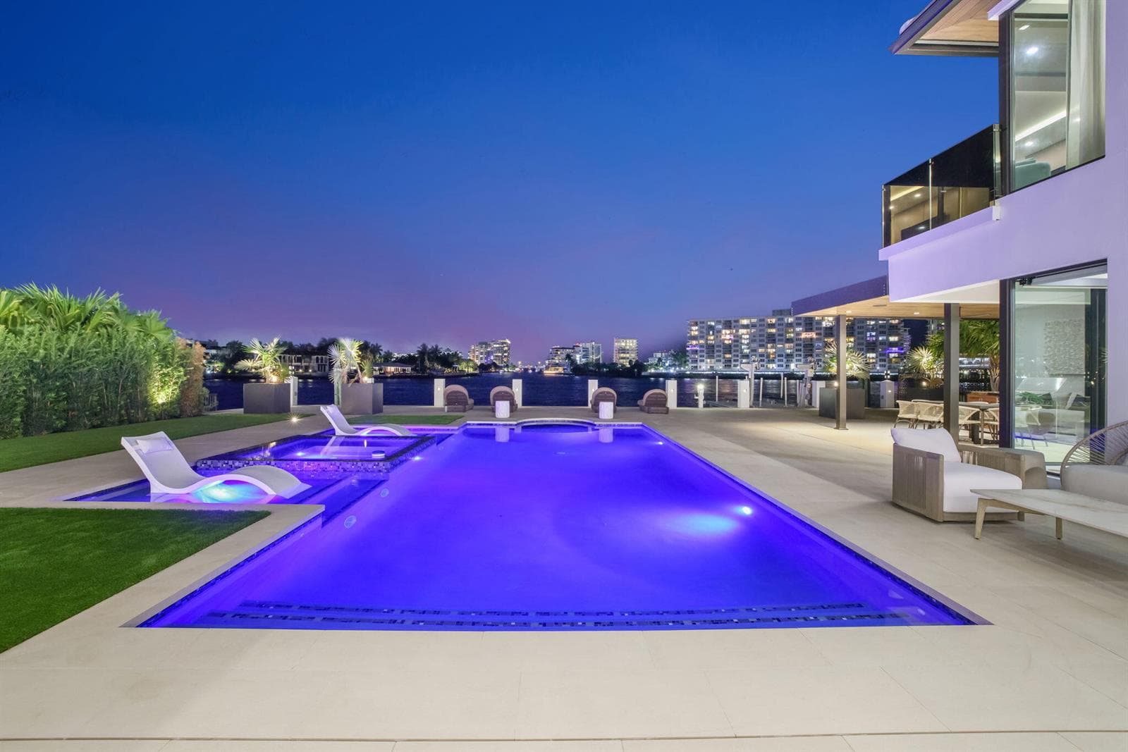 2533 Aqua Vista Blvd