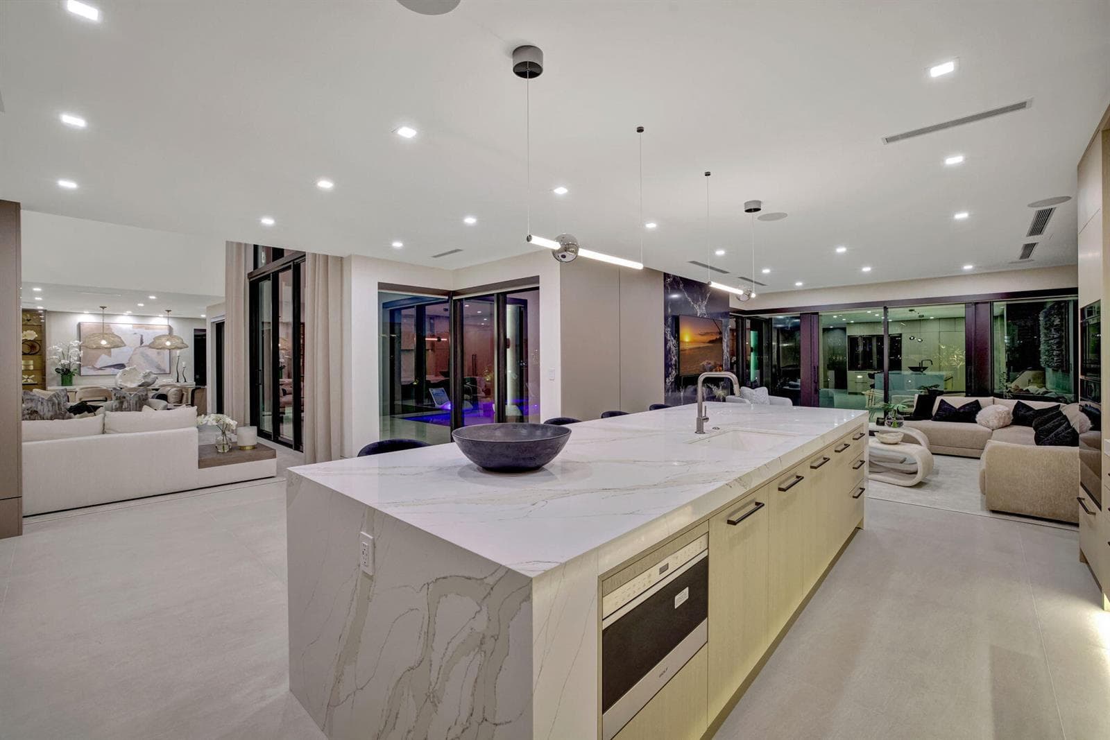 2533 Aqua Vista Blvd