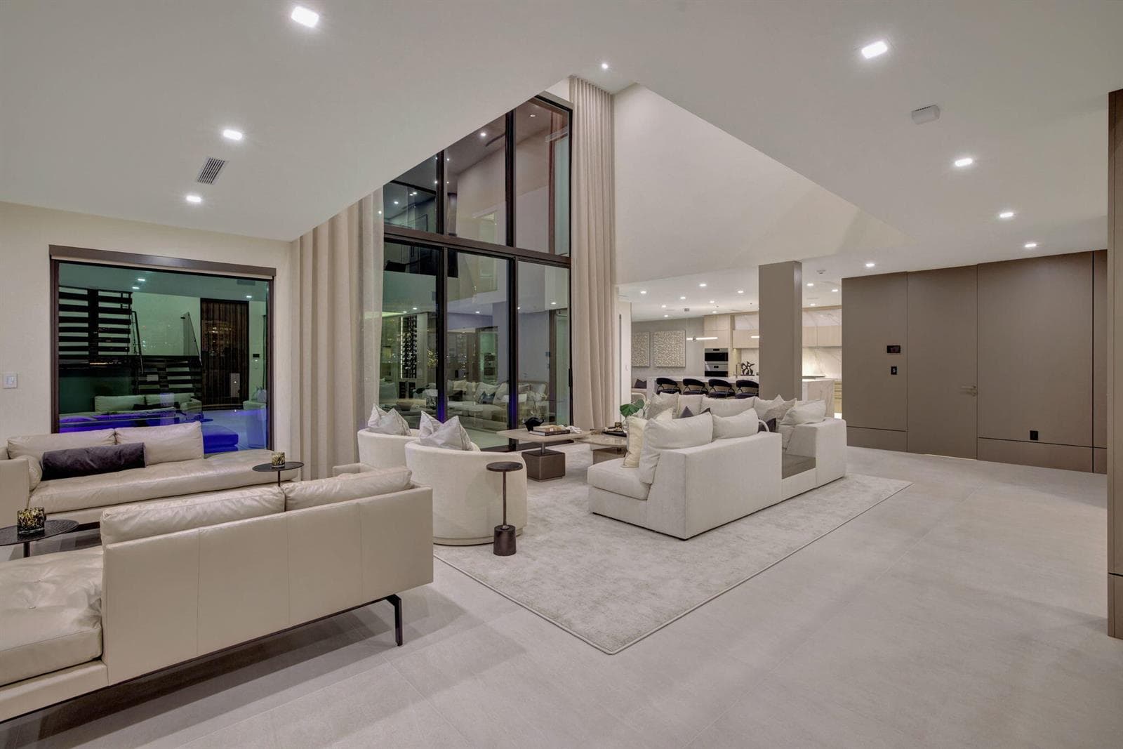 2533 Aqua Vista Blvd