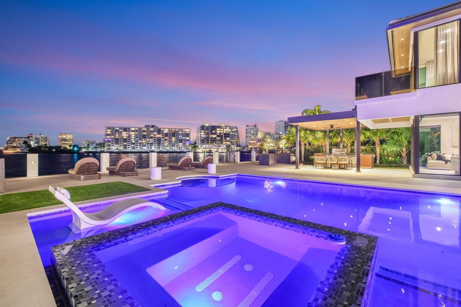 2533 Aqua Vista Blvd