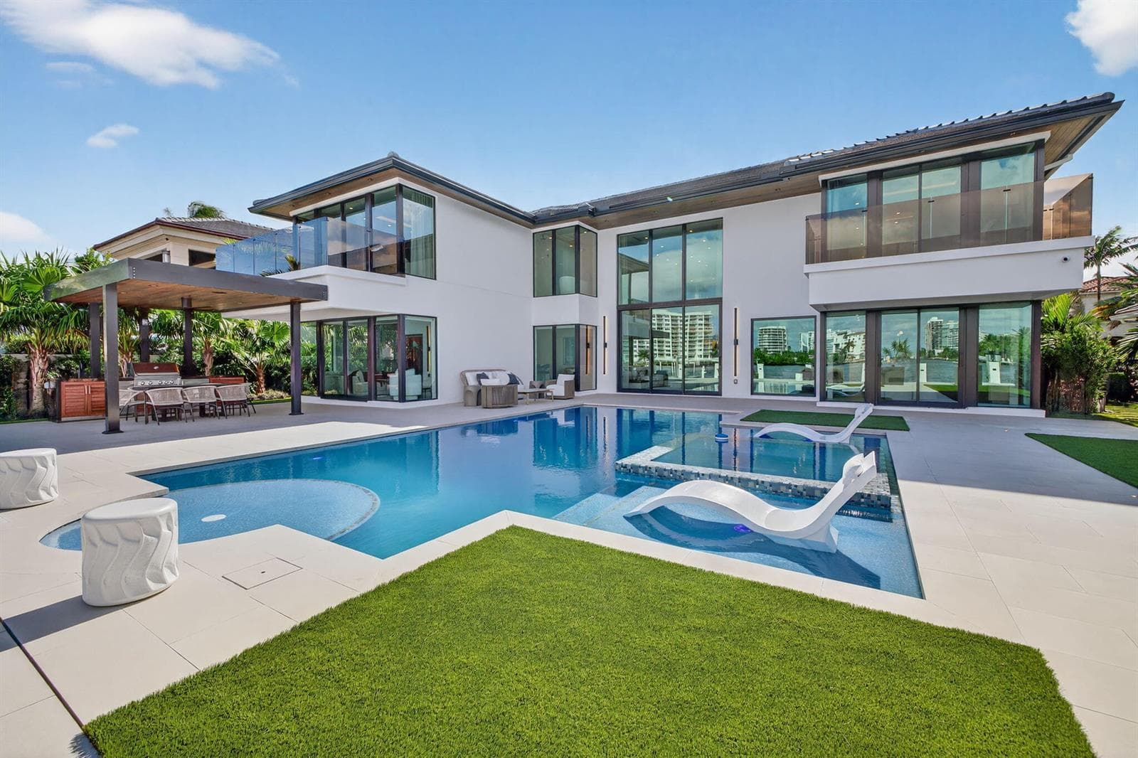 2533 Aqua Vista Blvd