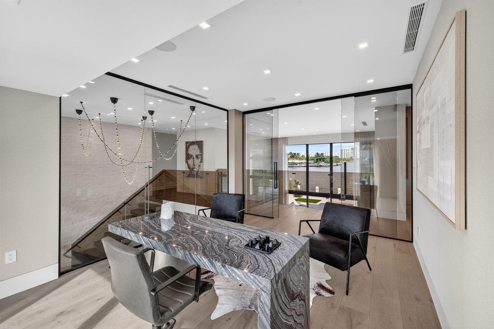 2533 Aqua Vista Blvd