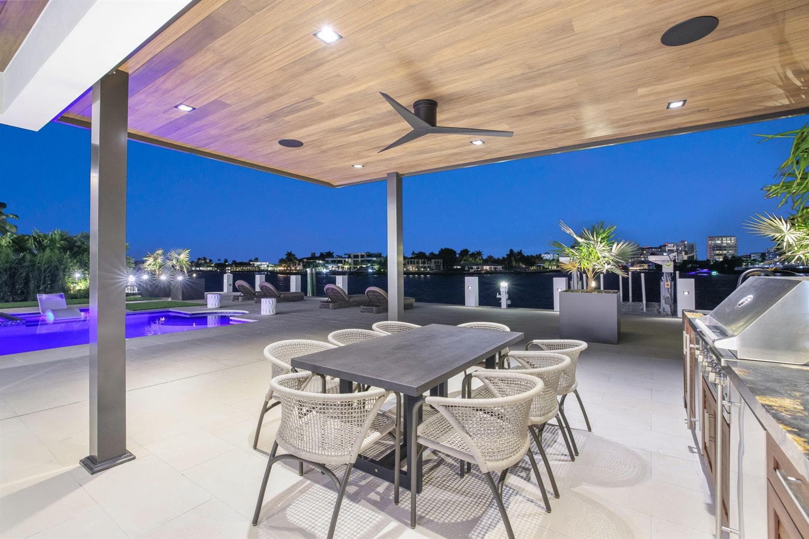 2533 Aqua Vista Blvd