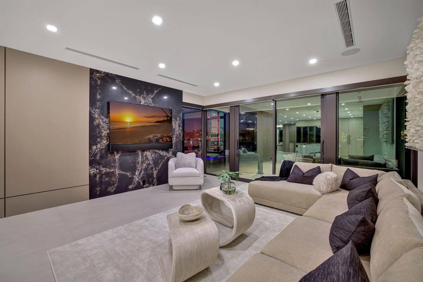 2533 Aqua Vista Blvd
