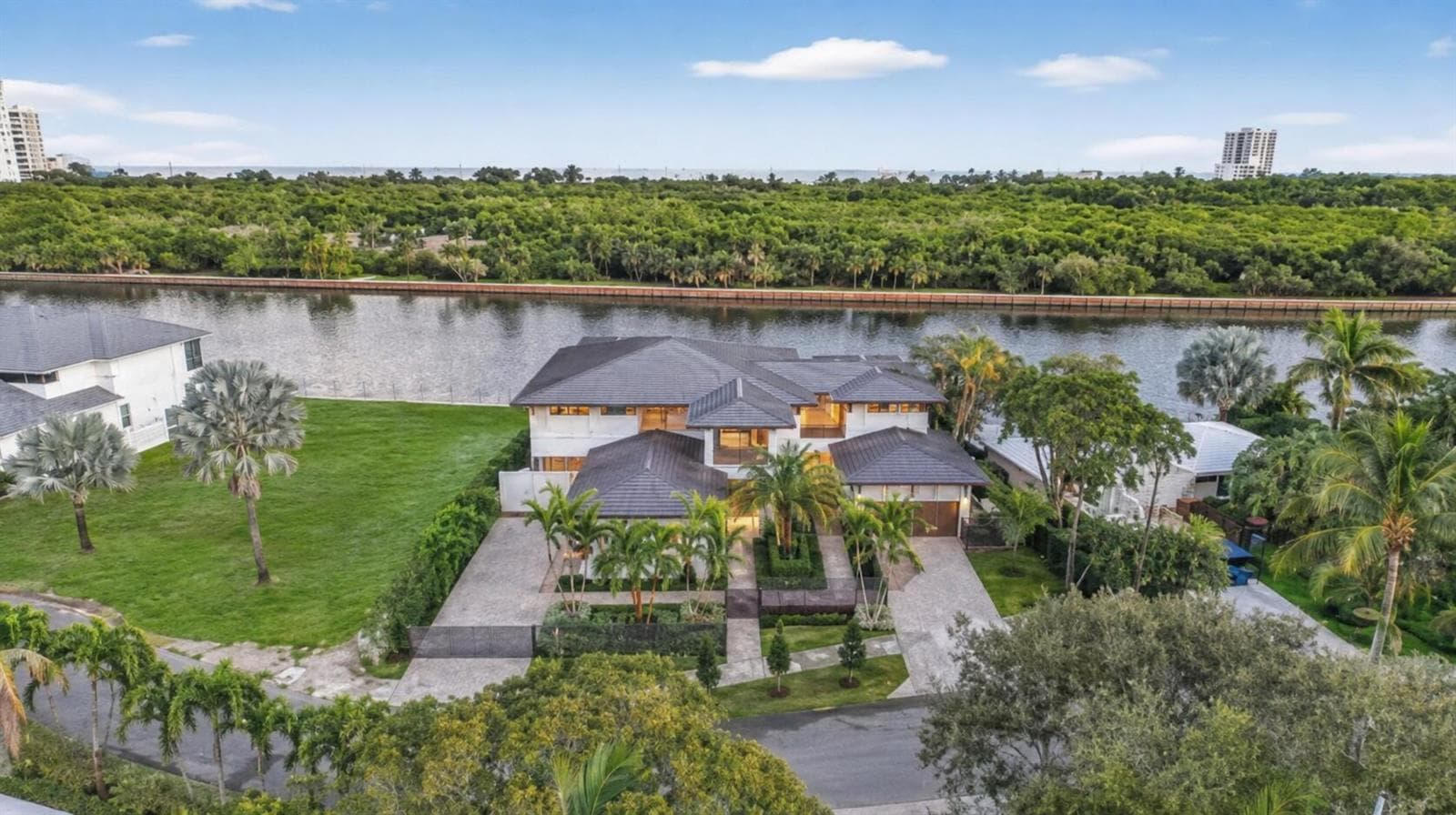 1918 Intracoastal Dr