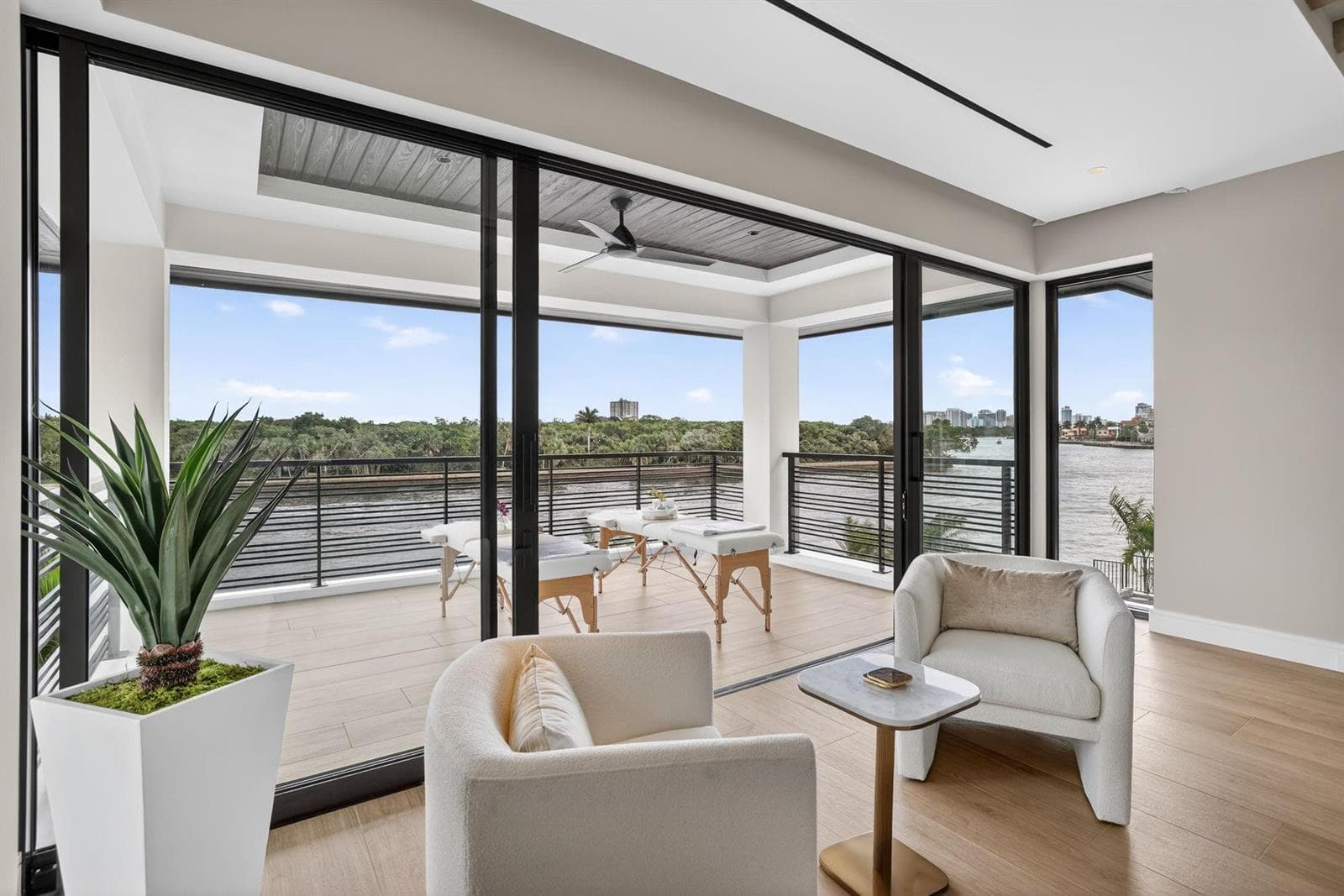 1918 Intracoastal Dr
