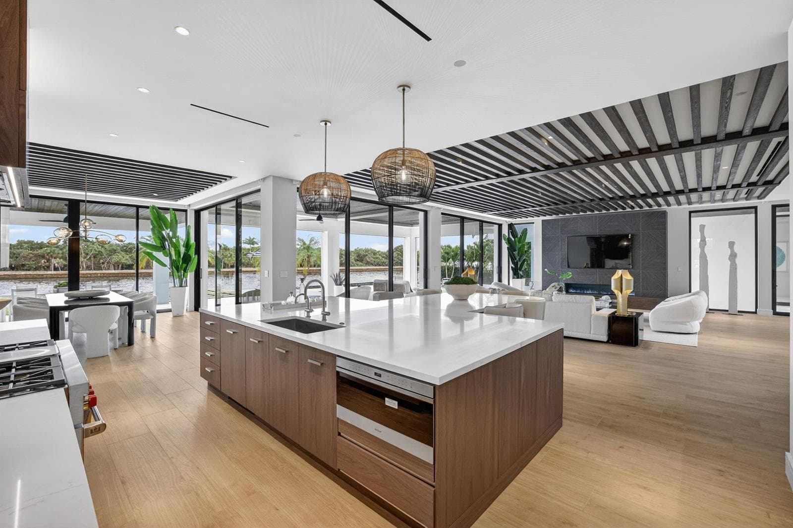 1918 Intracoastal Dr