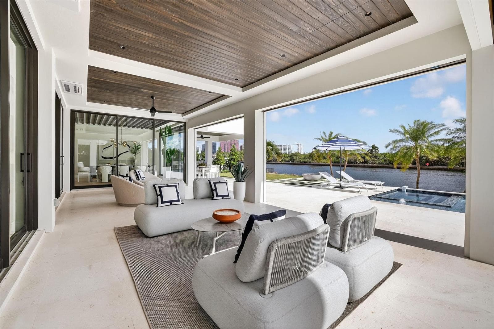 1918 Intracoastal Dr
