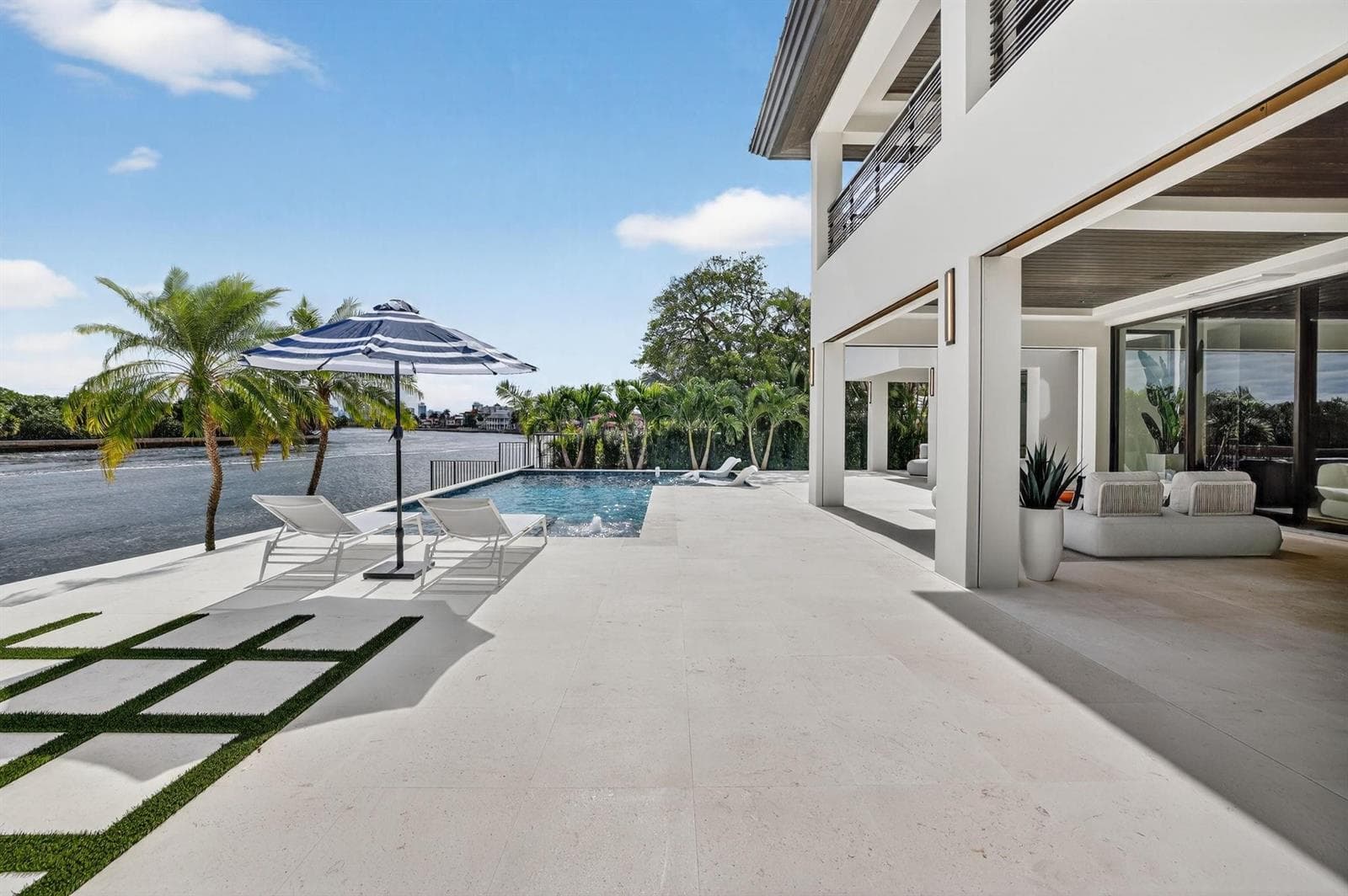 1918 Intracoastal Dr