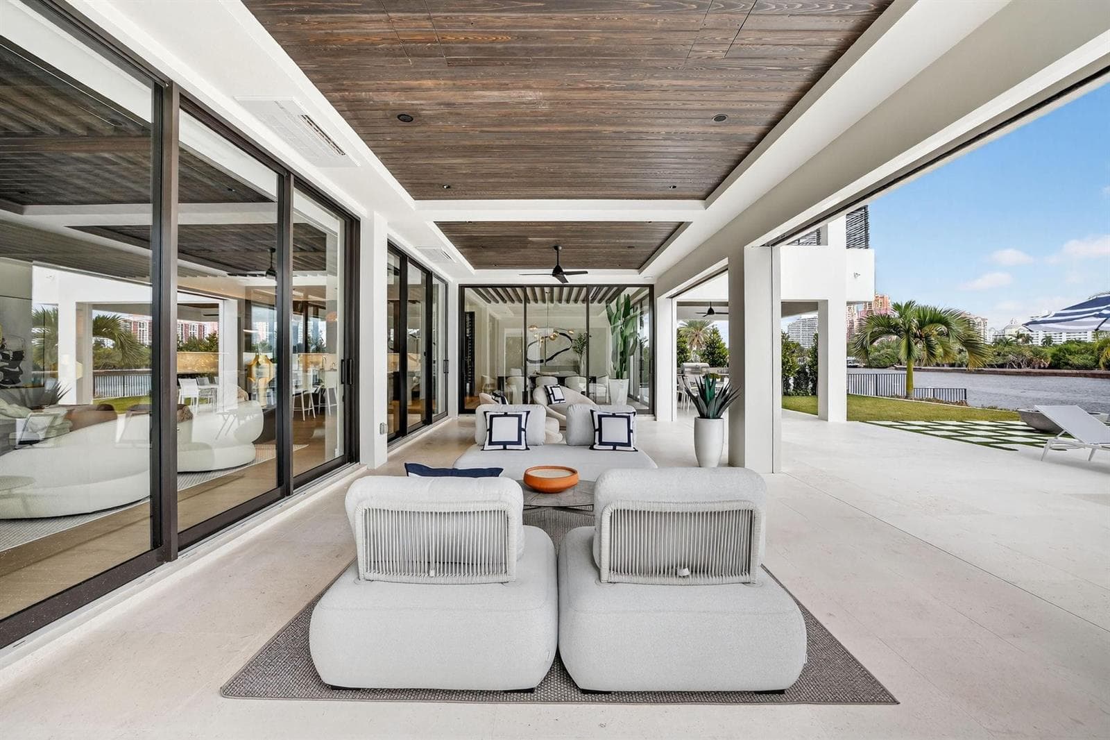 1918 Intracoastal Dr