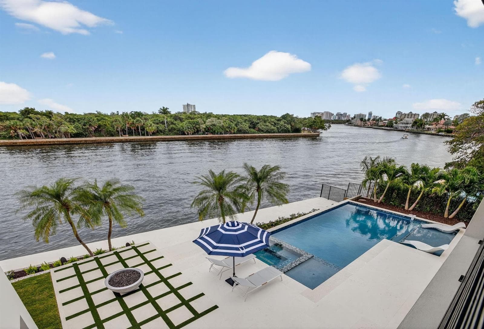 1918 Intracoastal Dr