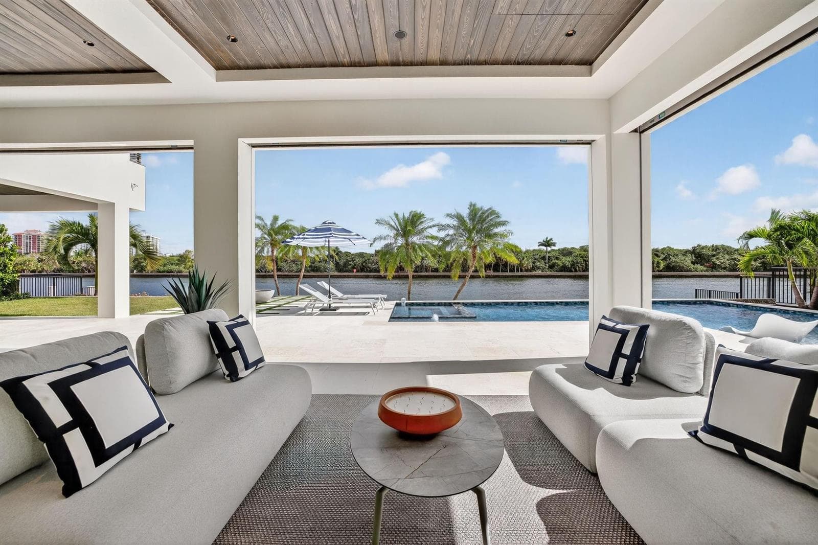1918 Intracoastal Dr