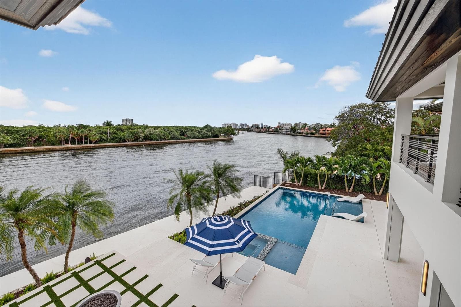 1918 Intracoastal Dr