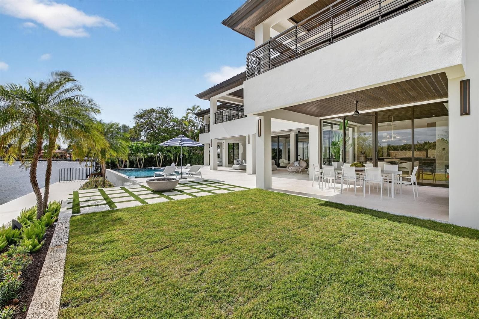 1918 Intracoastal Dr