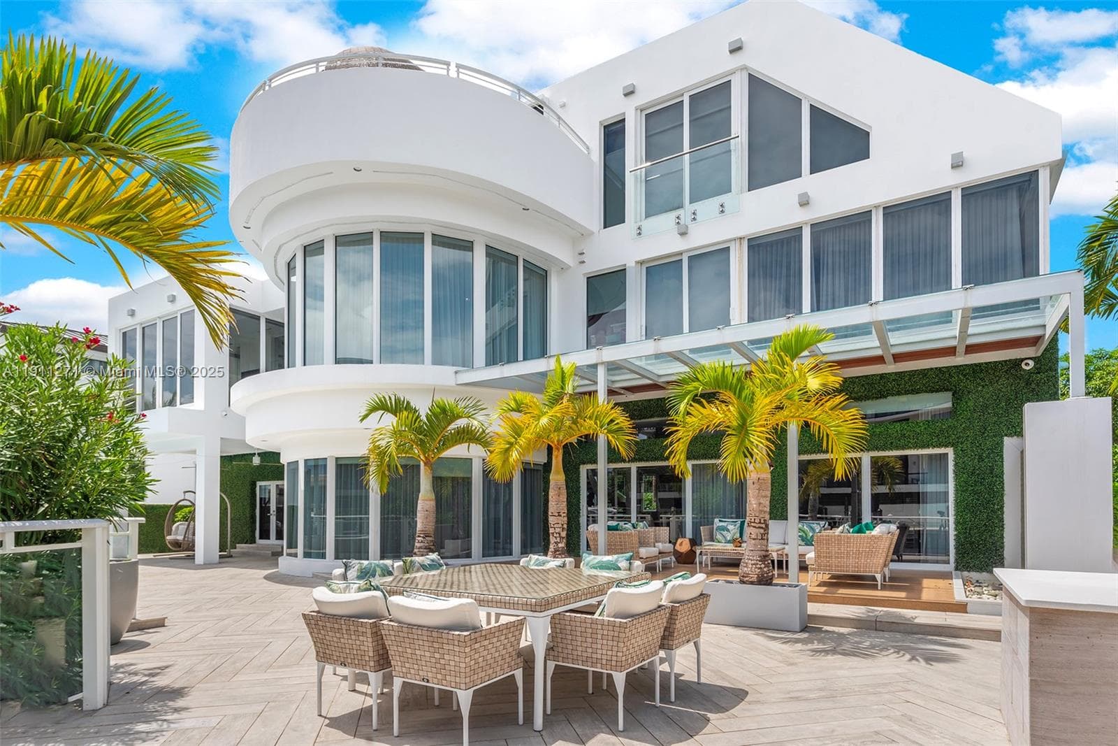 1319 Seminole Dr
