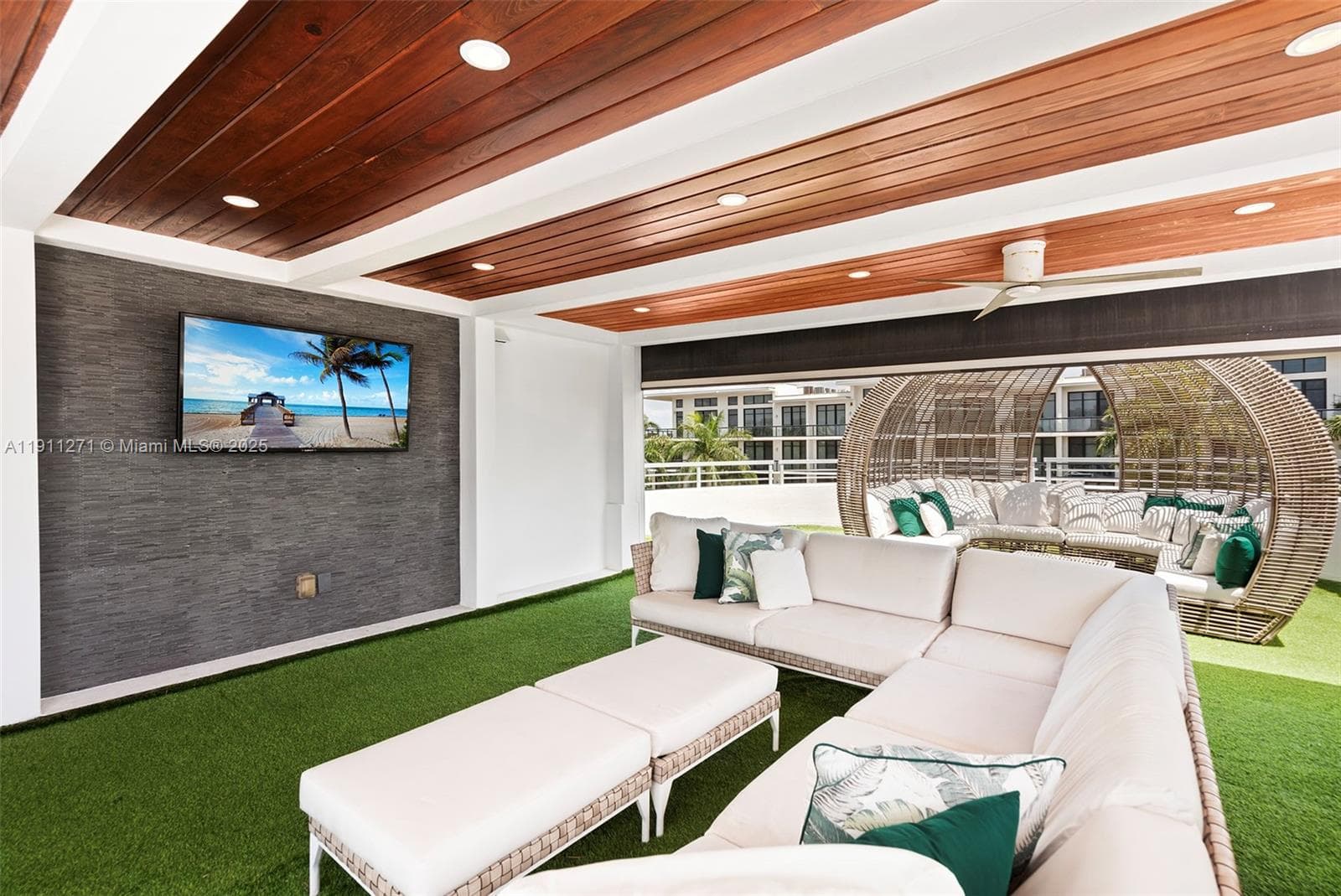 1319 Seminole Dr