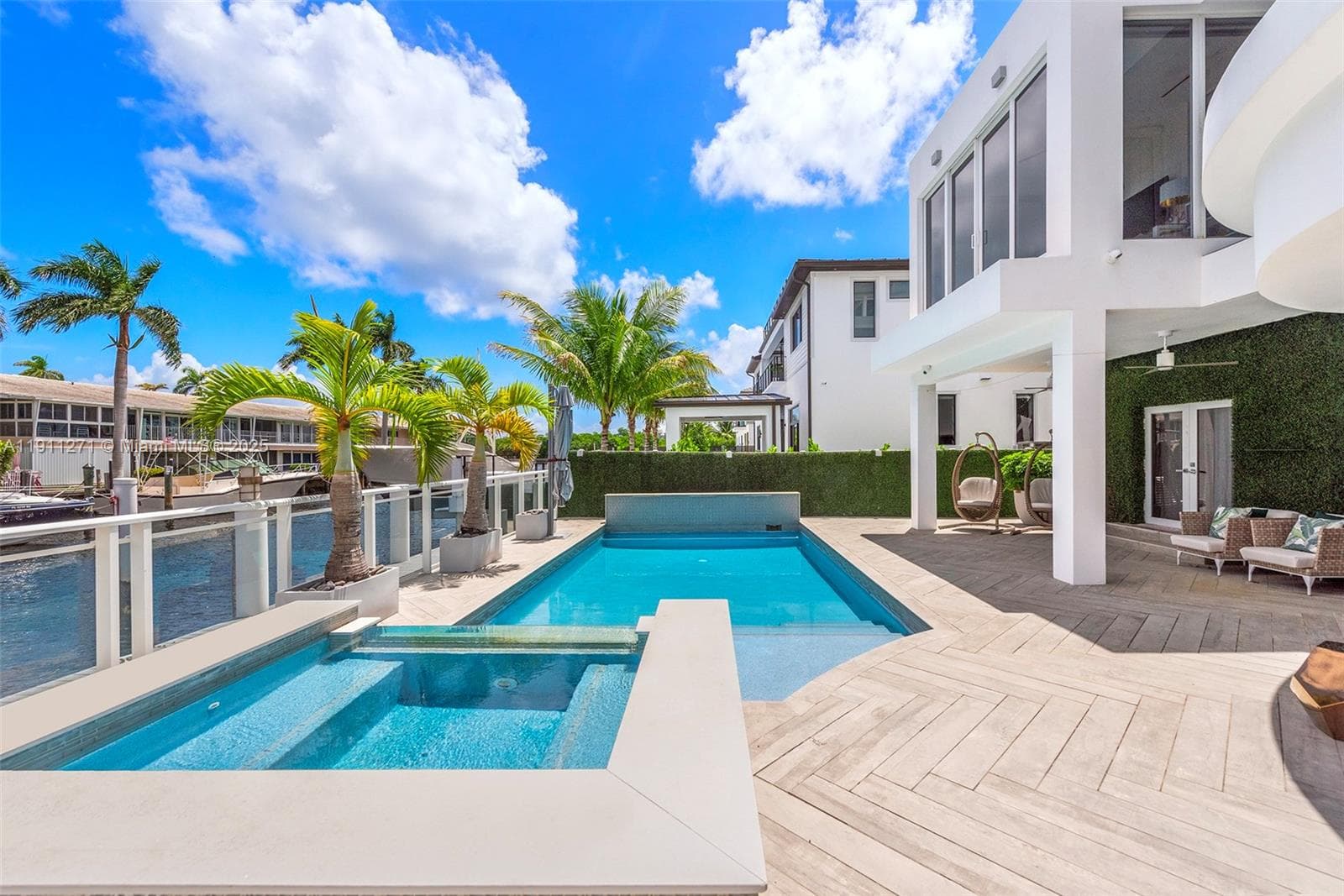 1319 Seminole Dr