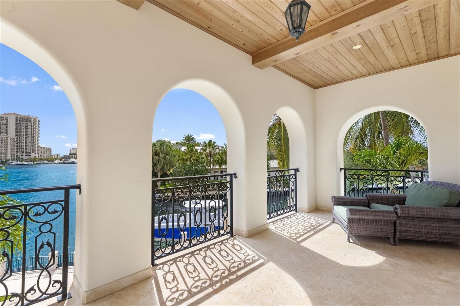 2716 Aqua Vista Blvd