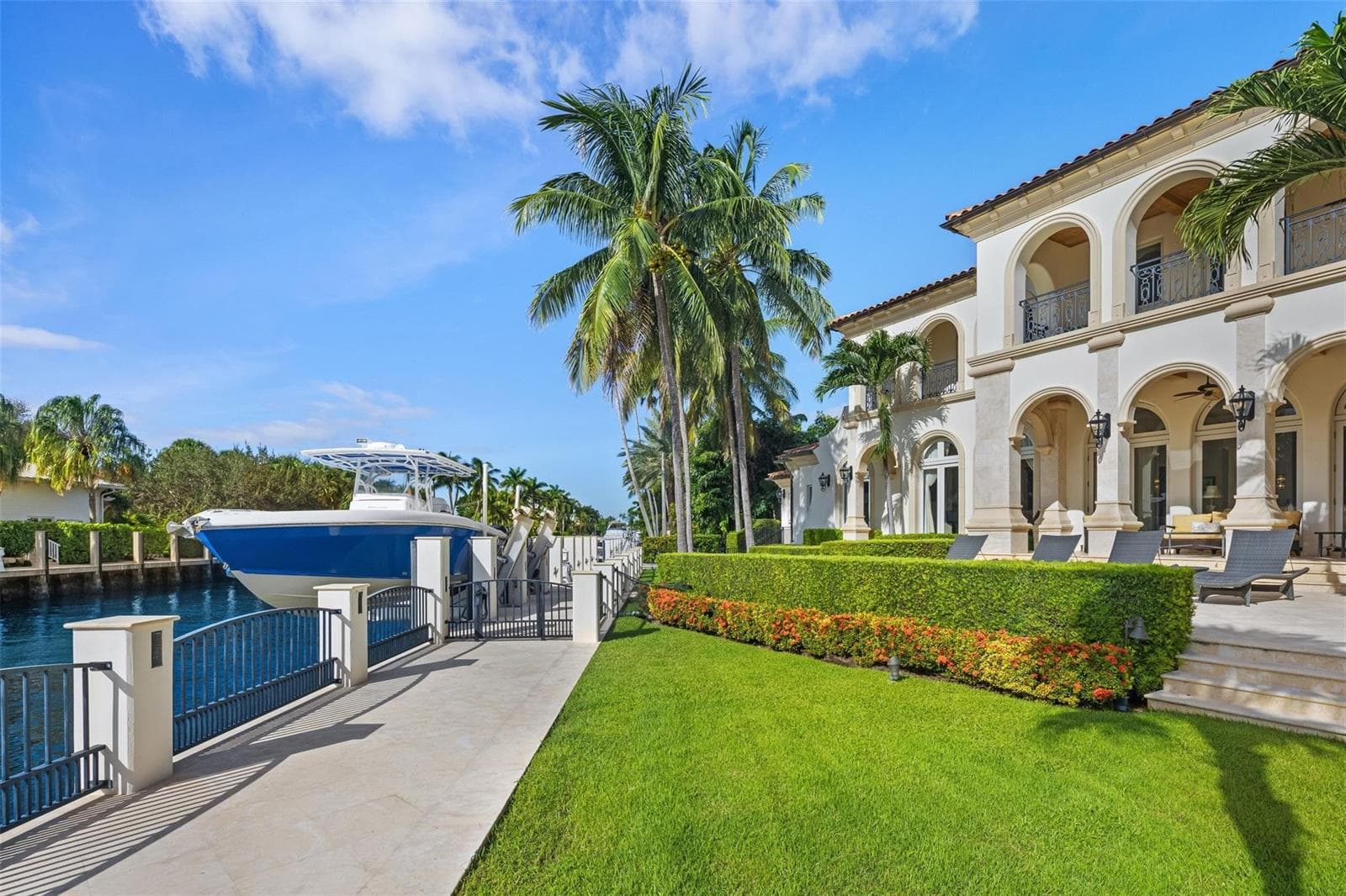 2716 Aqua Vista Blvd