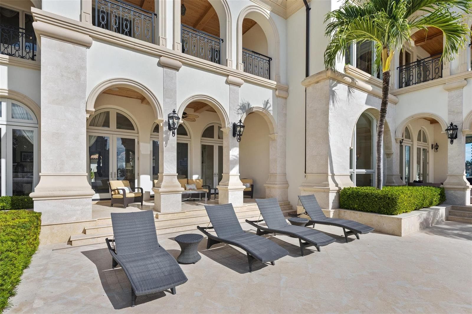 2716 Aqua Vista Blvd