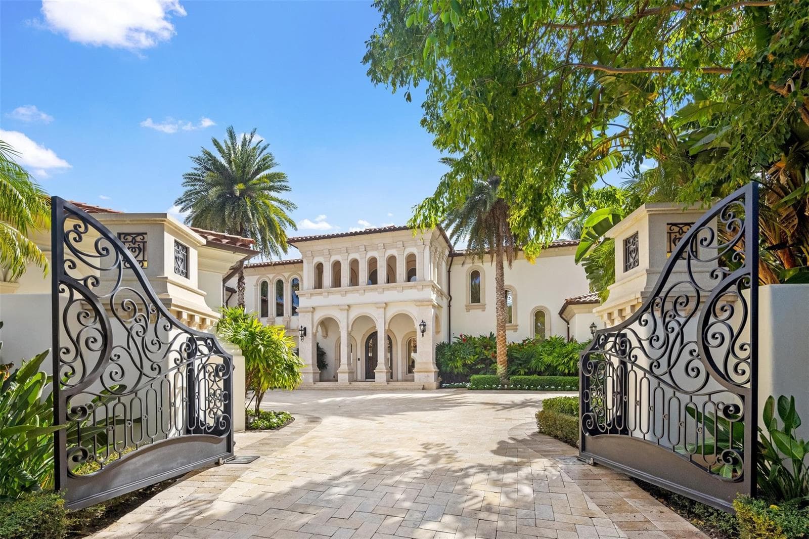 2716 Aqua Vista Blvd