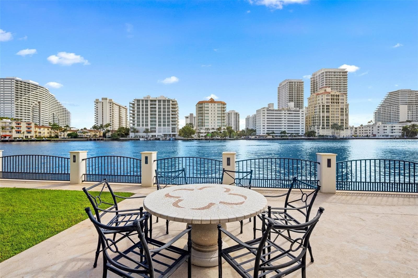 2716 Aqua Vista Blvd