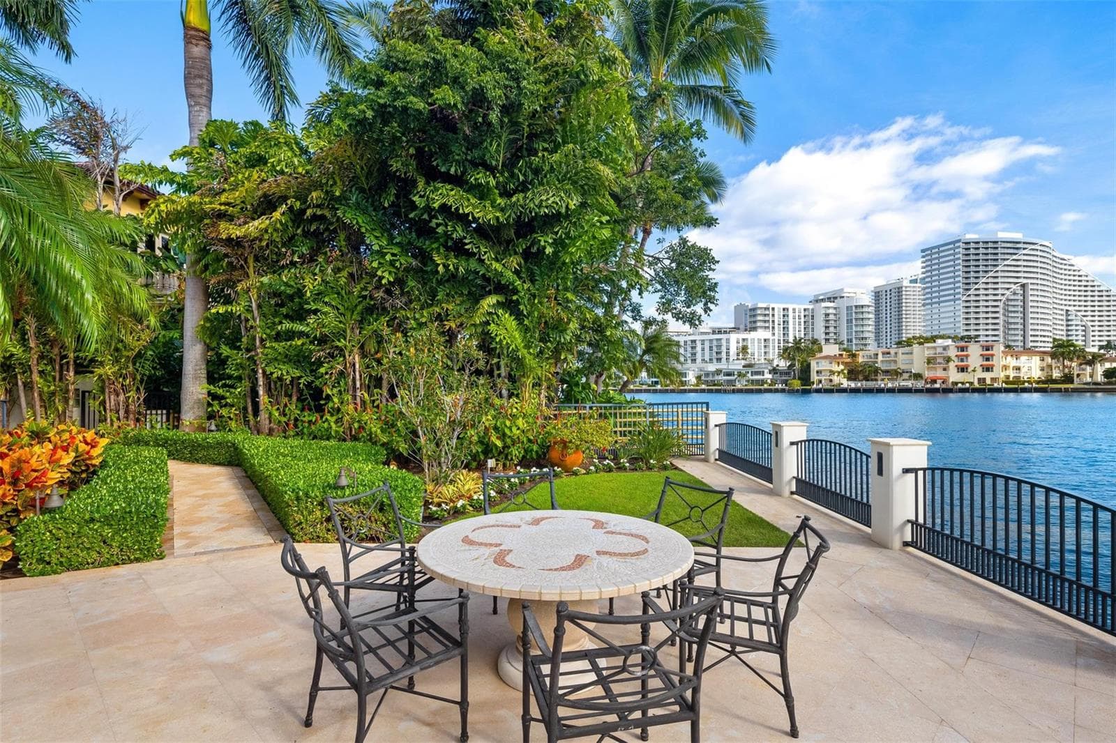 2716 Aqua Vista Blvd