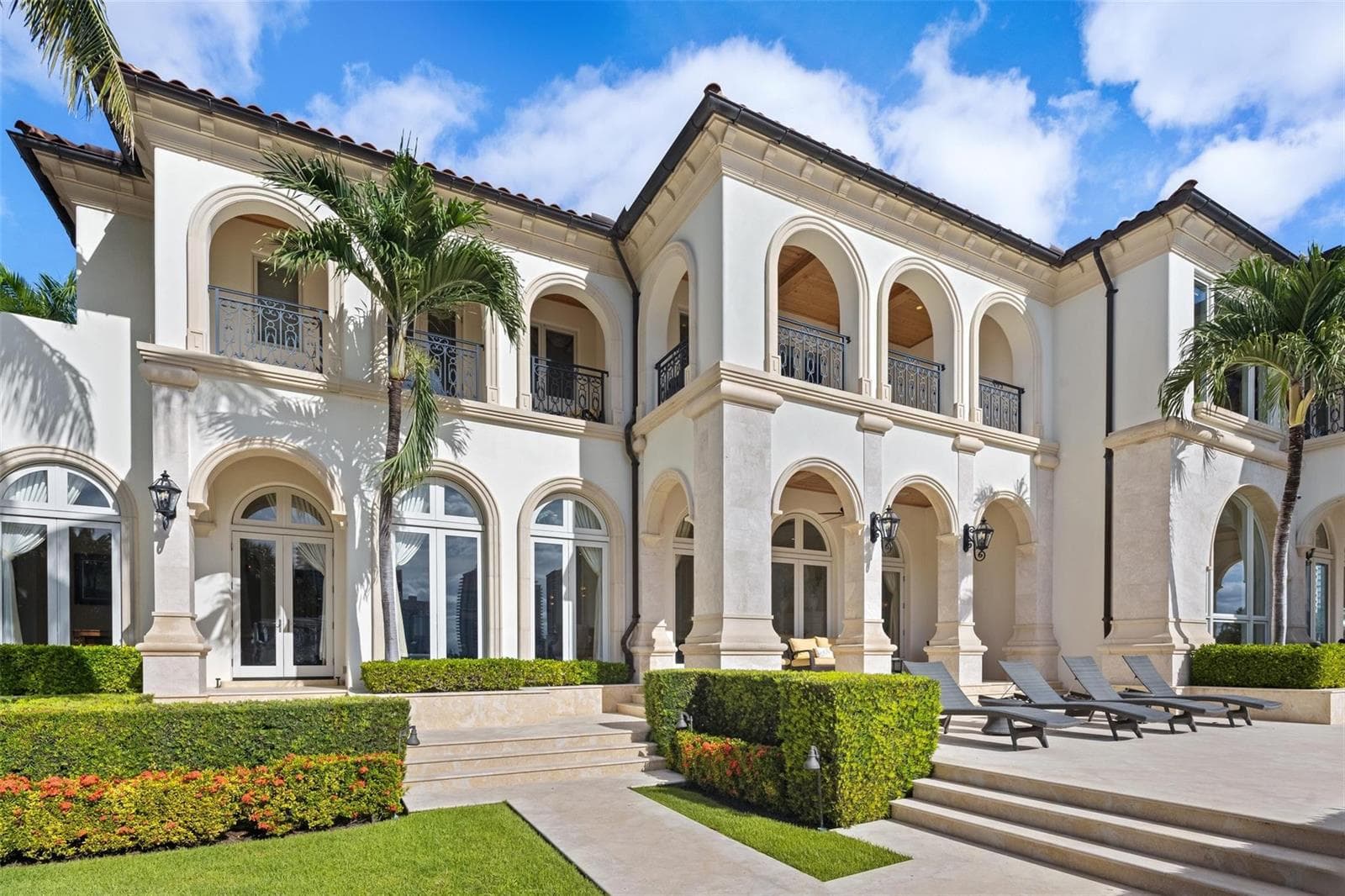 2716 Aqua Vista Blvd