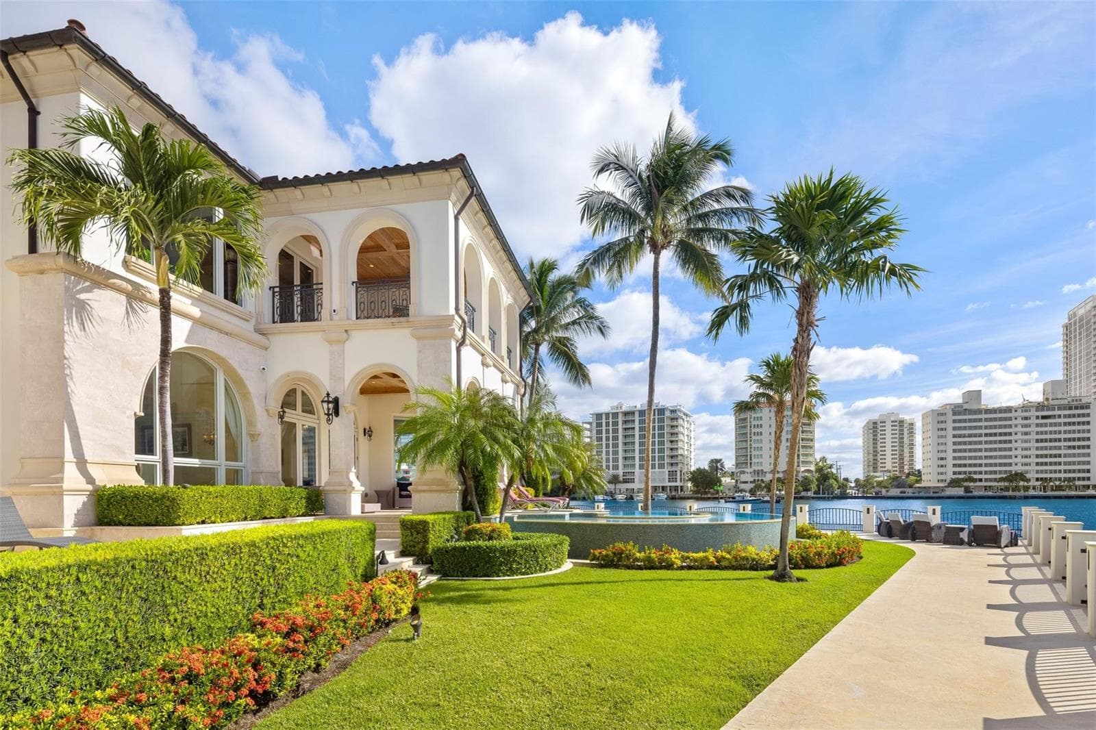 2716 Aqua Vista Blvd