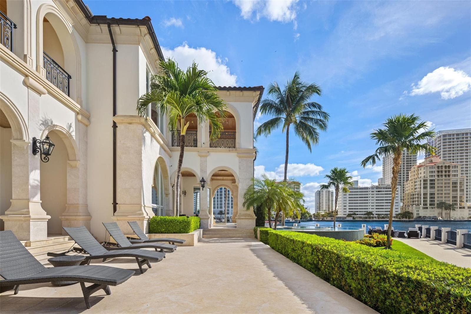 2716 Aqua Vista Blvd
